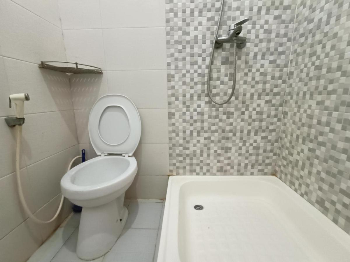 Balqies Homestay Syariah Makassar Mitra Reddoorz Bagian luar foto