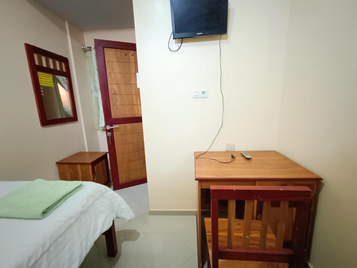 Balqies Homestay Syariah Makassar Mitra Reddoorz Bagian luar foto
