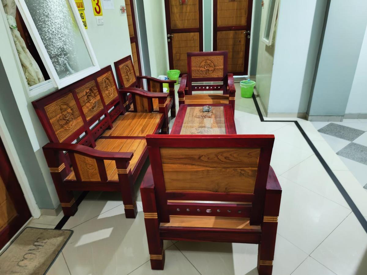 Balqies Homestay Syariah Makassar Mitra Reddoorz Bagian luar foto