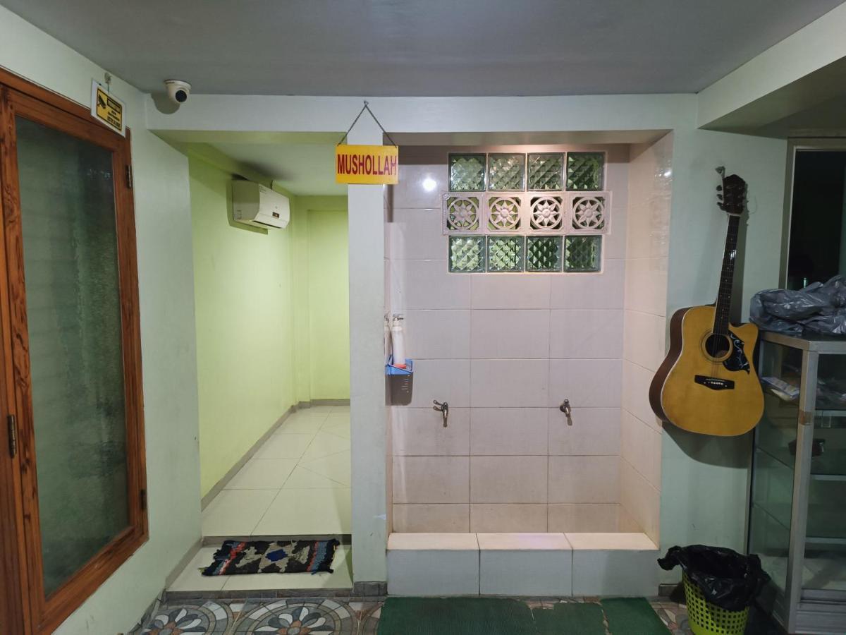 Balqies Homestay Syariah Makassar Mitra Reddoorz Bagian luar foto