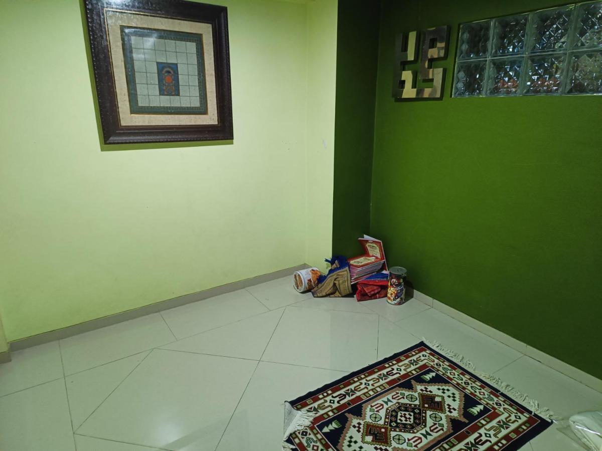 Balqies Homestay Syariah Makassar Mitra Reddoorz Bagian luar foto
