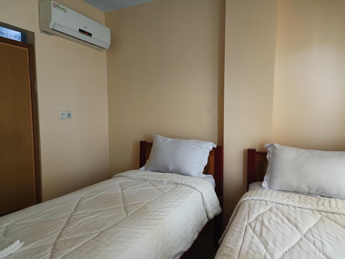 Balqies Homestay Syariah Makassar Mitra Reddoorz Bagian luar foto