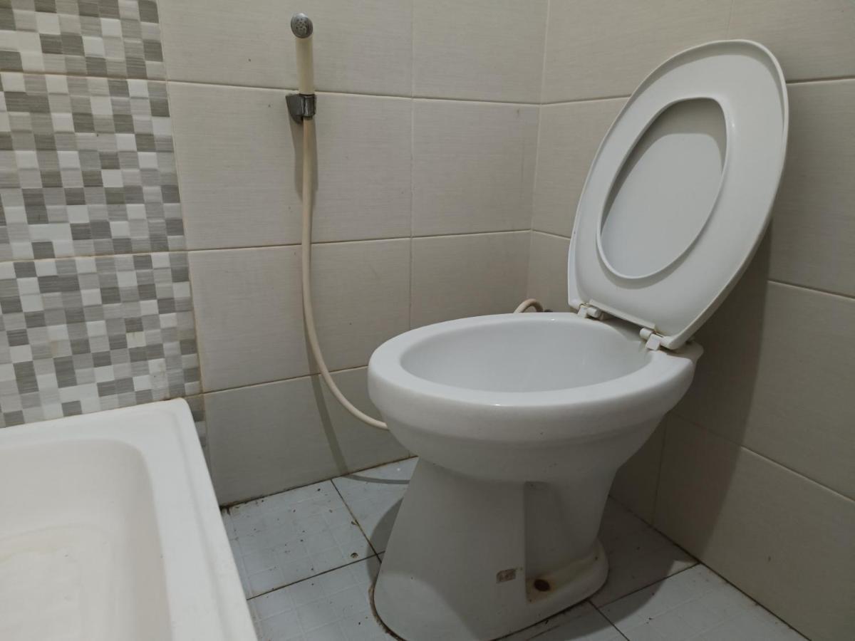 Balqies Homestay Syariah Makassar Mitra Reddoorz Bagian luar foto