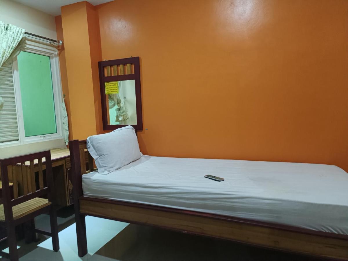 Balqies Homestay Syariah Makassar Mitra Reddoorz Bagian luar foto